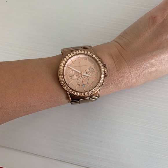 Michael Kors rose gold watch - Picture 3 of 6